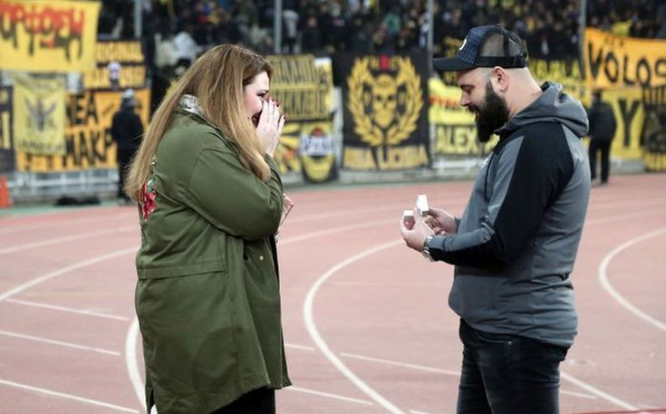 Πανό, κάμερες και…πρόταση γάμου στο ΟΑΚΑ (εικόνες)